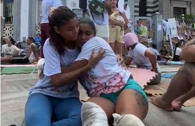 Mãe percorre trajeto do Círio de joelhos para agradecer a cura da filha com bactéria no coração