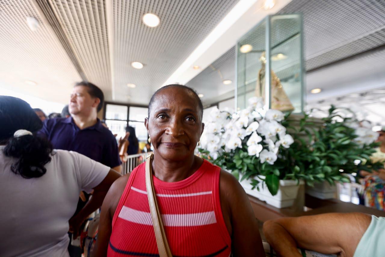 Maria Ivone esteve na Praça Santuário para agradecer por uma graça.
