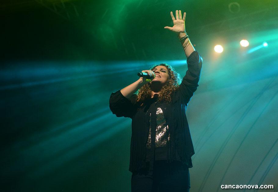 Eliana Ribeiro apresenta-se no Círio Musical 2026, em Belém