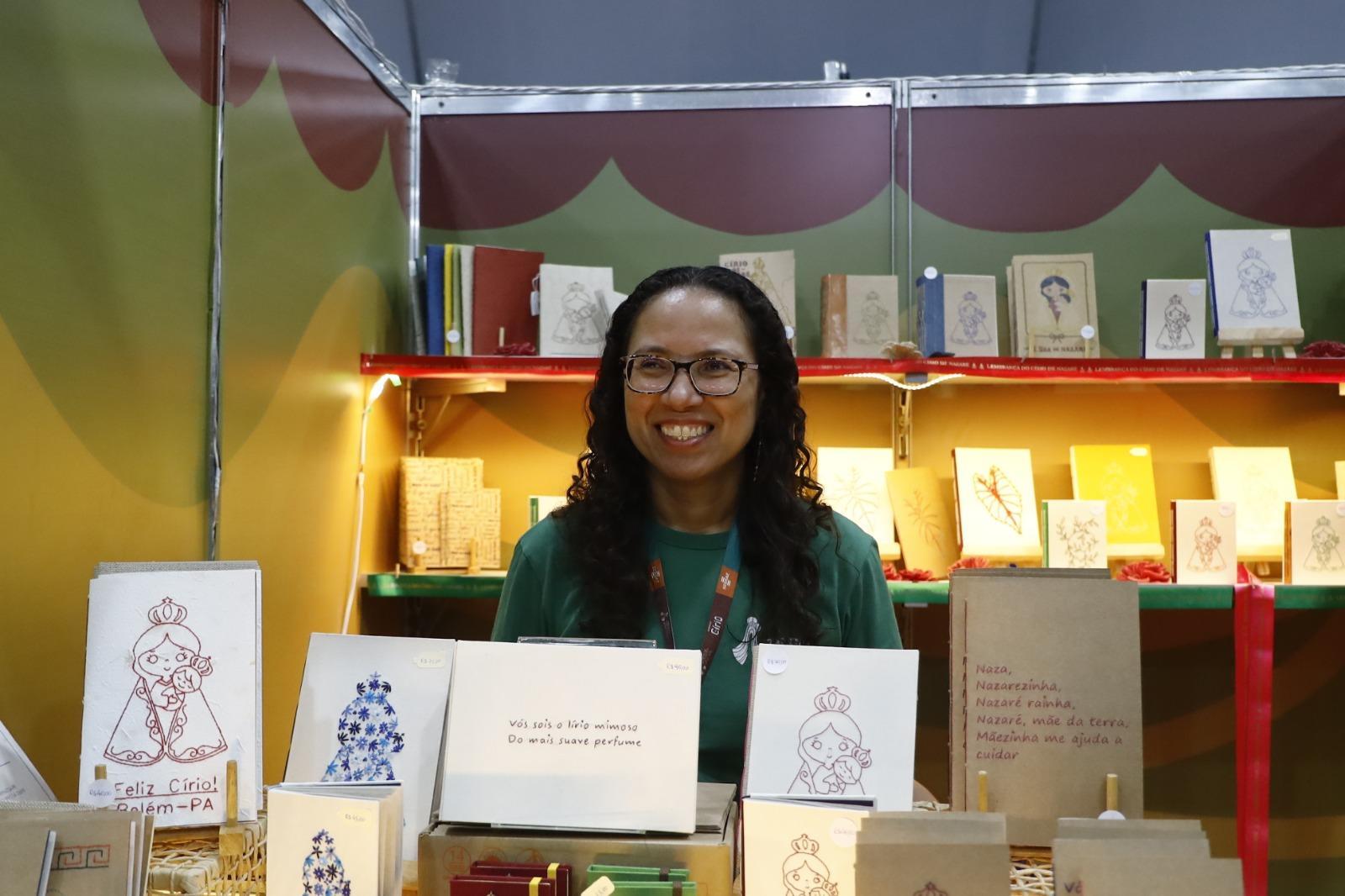 Liuly Alves, Empreendedora, 48 anos. Trabalha há 16 anos no ramo do artesanato.