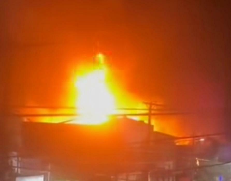 Um incêndio de grandes proporções atingiu estabelecimentos comerciais em Marabá, no sudeste do Pará