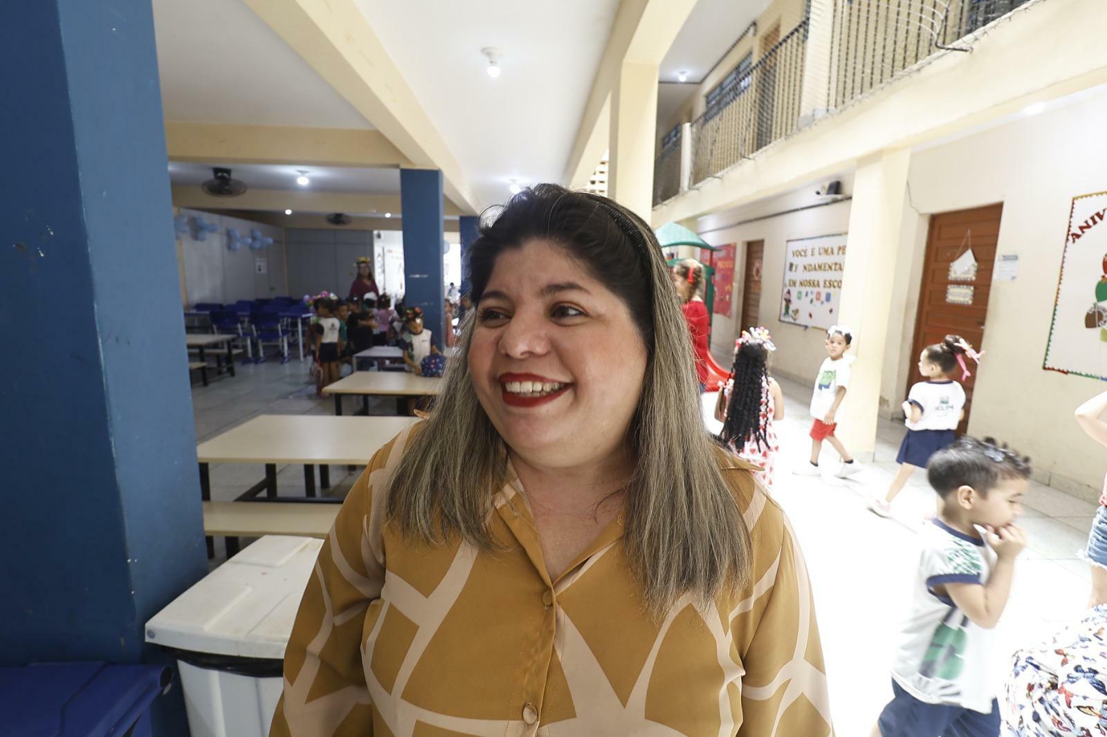 July Caldas explica que as atividades foram alinhadas conforme os interesses das crianças