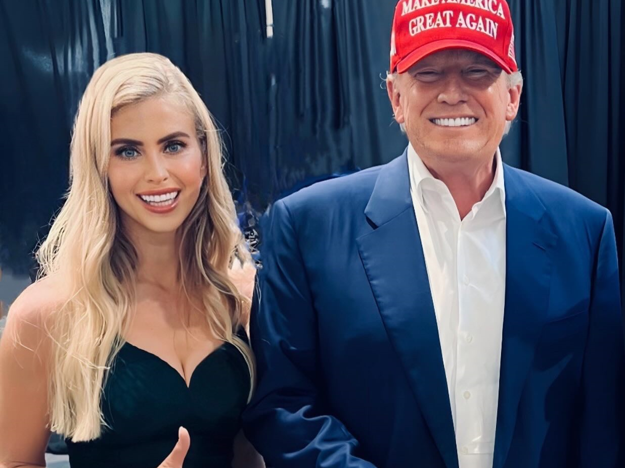 Nova porta-voz da Casa Branca confunde Trump com marido