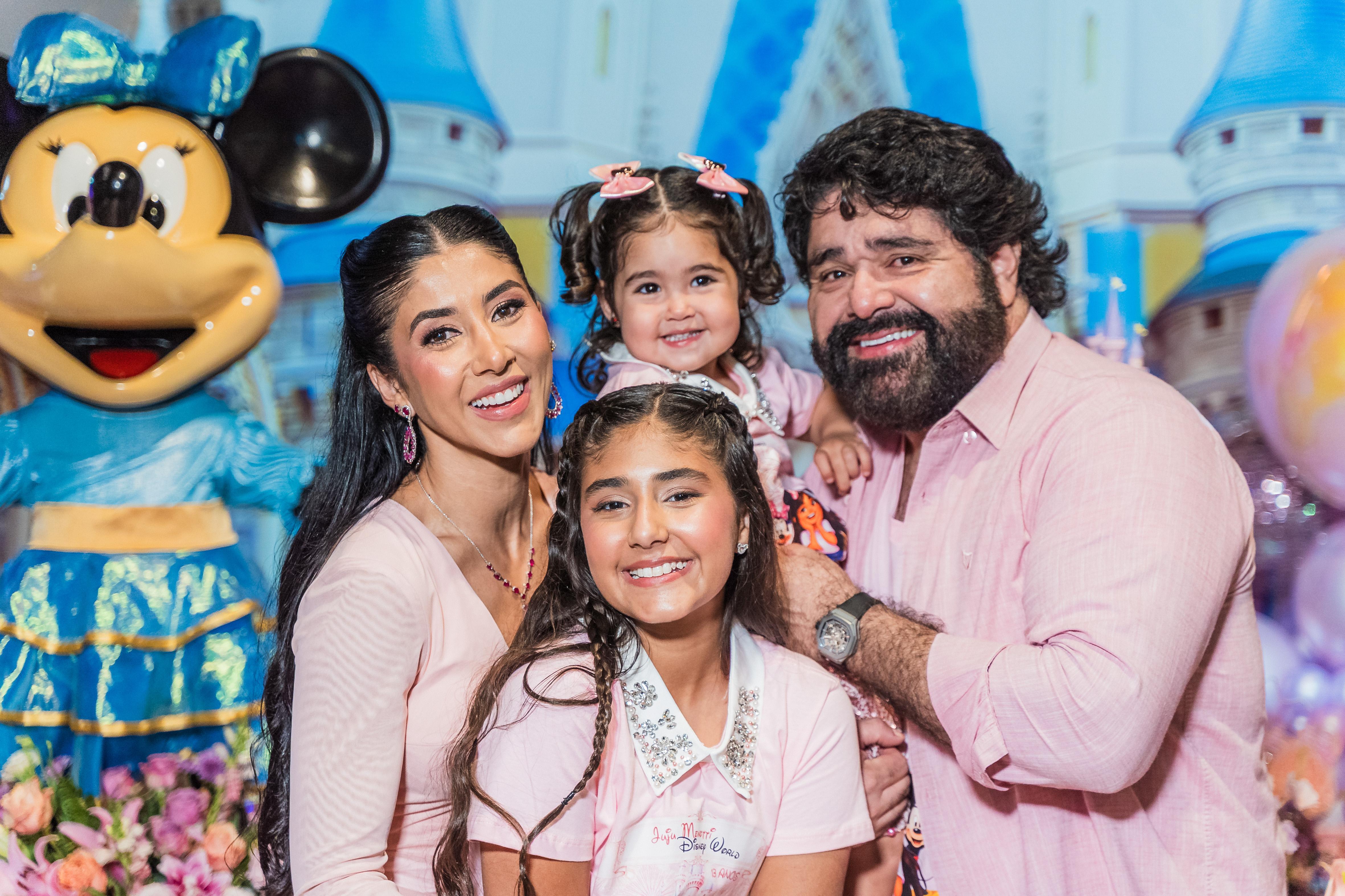 Juju Menotti comemora 13 anos com festa inspirada no universo Disney.