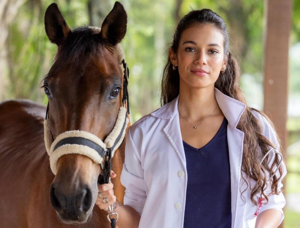 Alane Dias estreia na teledramaturgia em "Lá na Minha Terra", nova novela das 18h