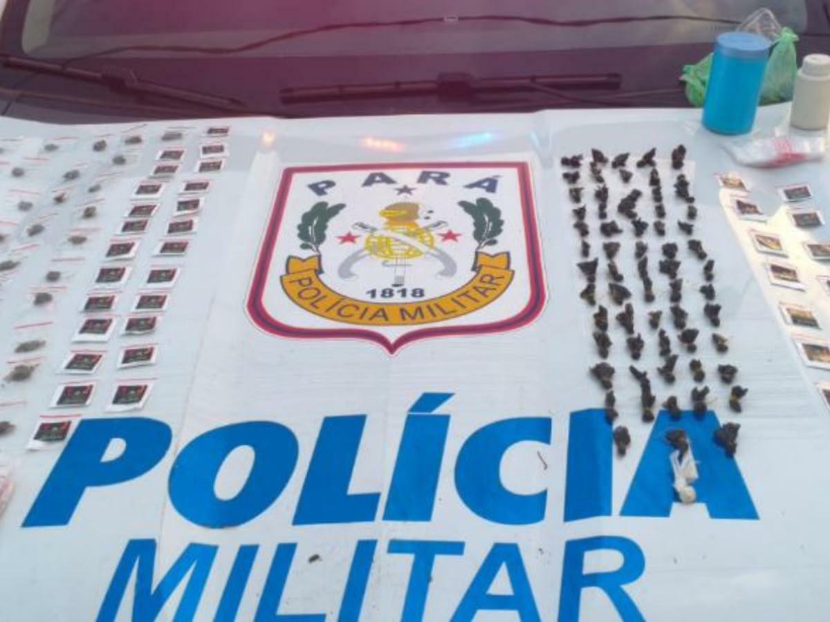 A imagem em destaque mostra os materiais apreendidos pela Polícia Militar.