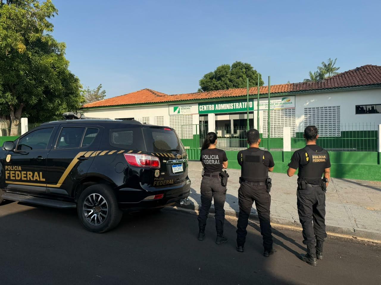 A PF deflagrou a "Operação Desvio Escolar", para apurar suspeitas de desvios de recursos públicos federais e fraudes em licitações relacionadas à educação, ligadas ao município de Brejo Grande do Araguaia