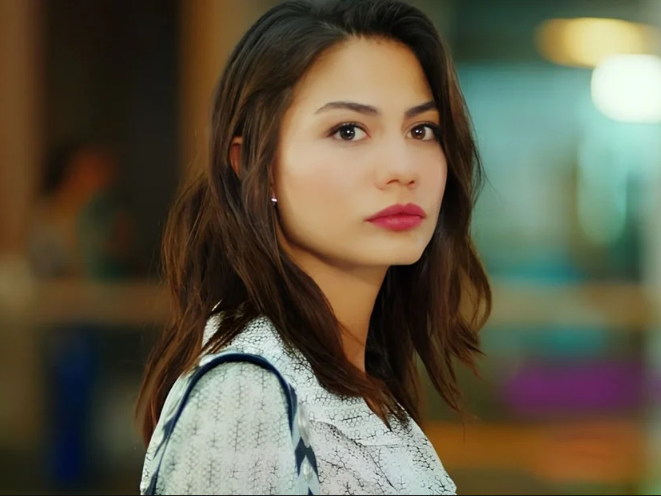Atriz da novela turca 'Meu Nome é Farah' é resgatada após inundação na Turquia