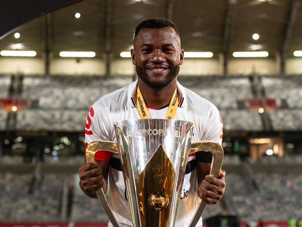 São Paulo rescinde com herói que quebrou jejum de títulos em final contra o Palmeiras