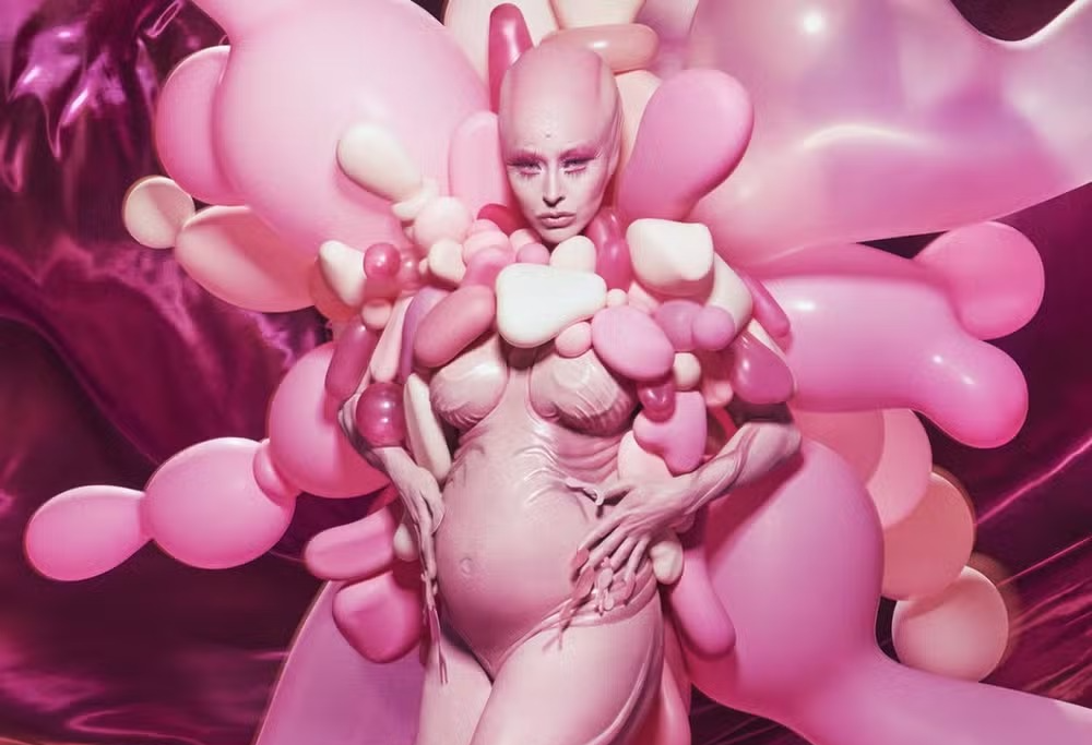 Sabrina Sato surpreende com visual 'careca' em baile de Halloween da Sephora