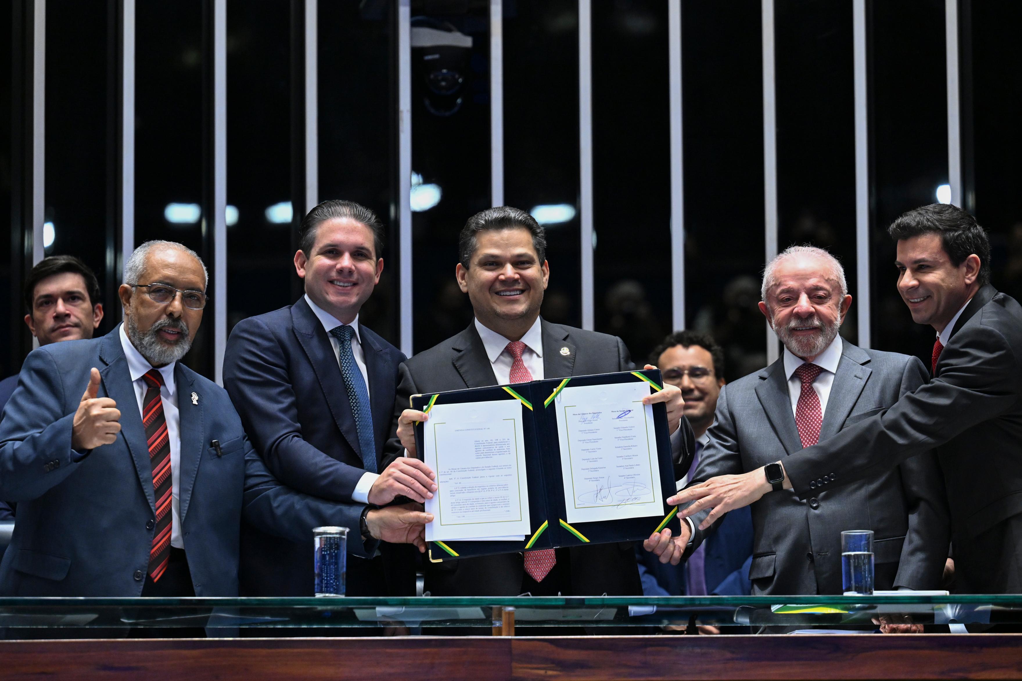 Plenário do Senado Federal durante sessão solene destinada à promulgação das Emendas Constitucionais nos. 140 e 141 de 2026