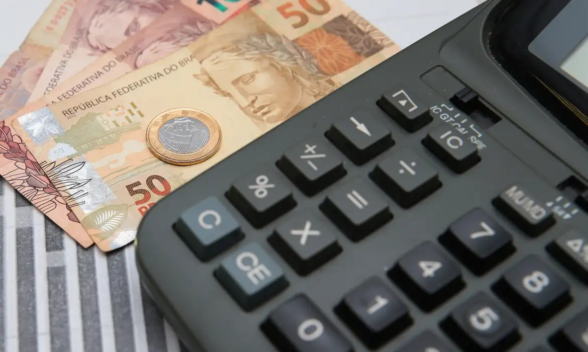 Com alta de 0,3% em agosto, atividade econômica cresce 1,6% em 12 meses, aponta BC