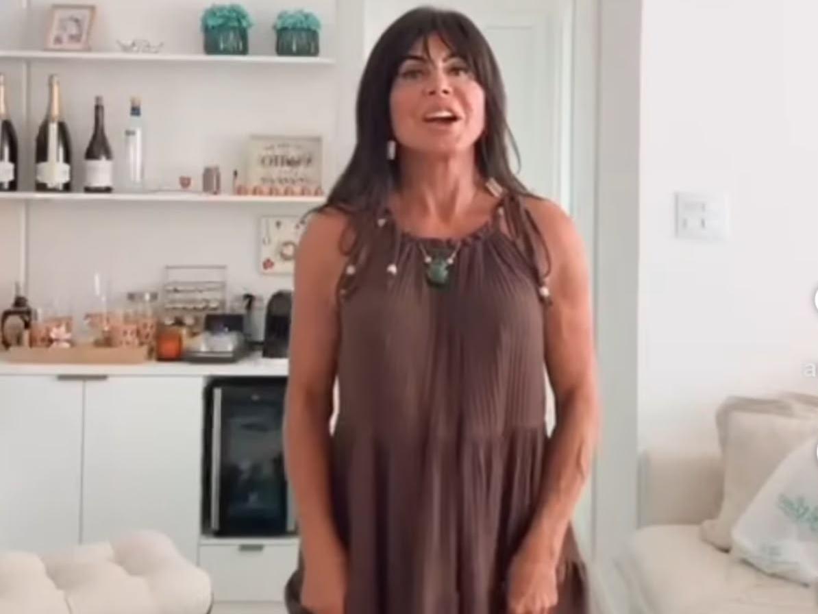 Gretchen afirma ter sido curada de linfedema após promessa.