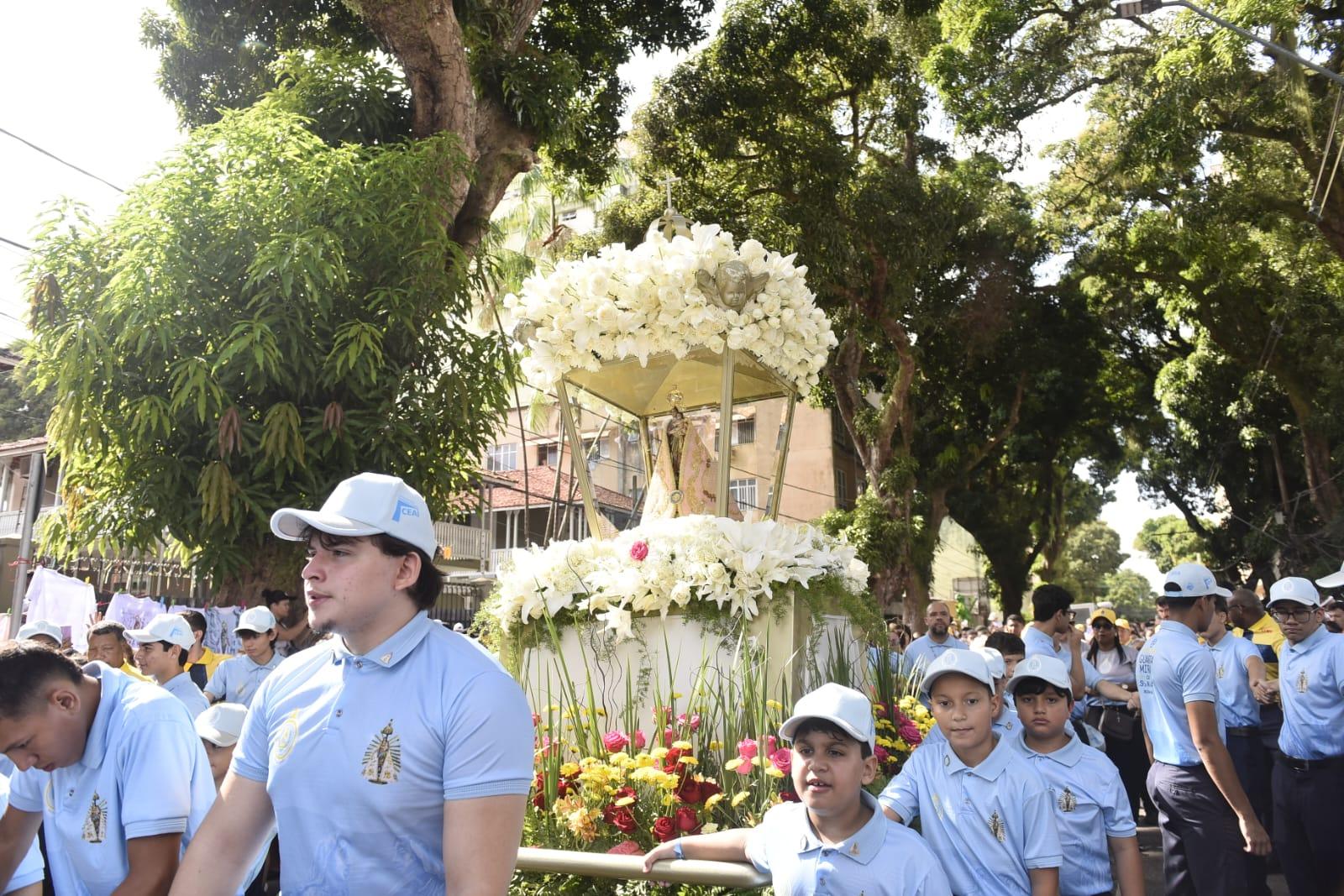 Imagem Peregrina de Nossa Senhora de Nazaré segu pelas ruas de Belém, na Romaria das Crianças 2026