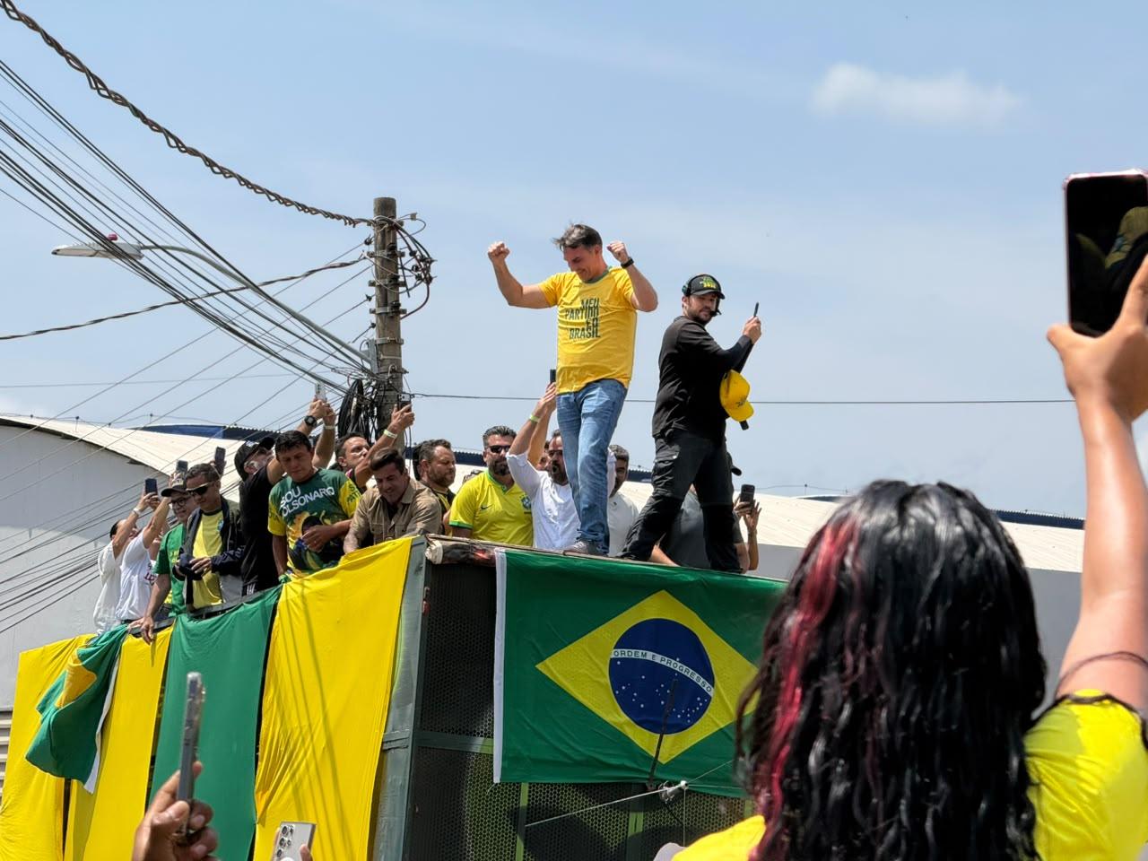Flávio Bolsonaro cumpre agenda de campanha nesta segunda (19) em Marabá, no Pará
