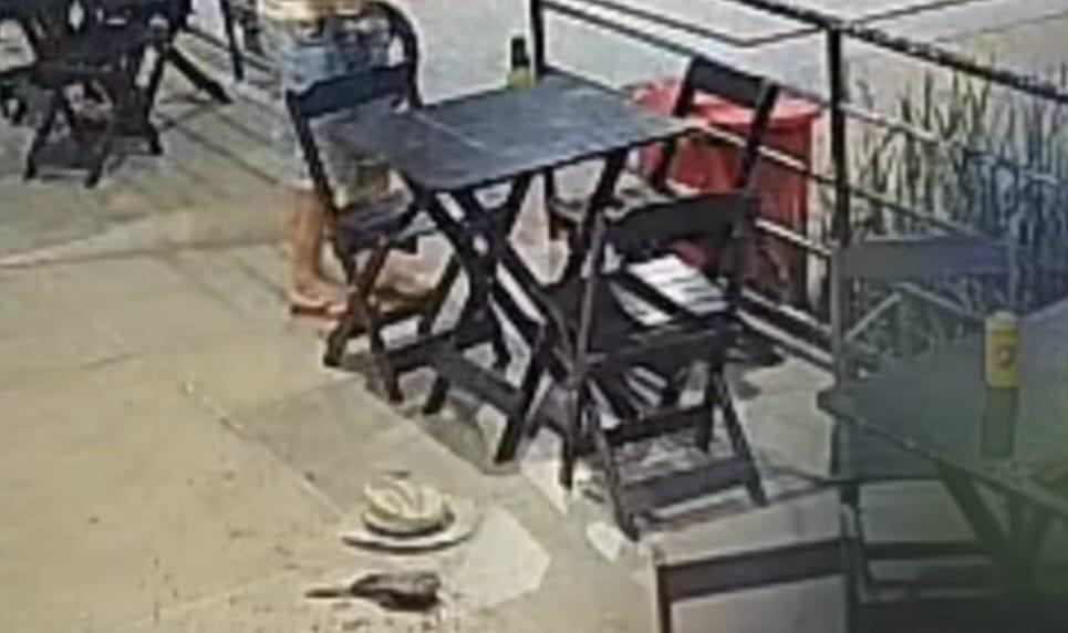 Um homem morreu após ser esfaqueado em uma loja de conveniência localizada em um posto de combustíveis às margens da rodovia BR-010, no município de Mãe do Rio, no nordeste do Pará