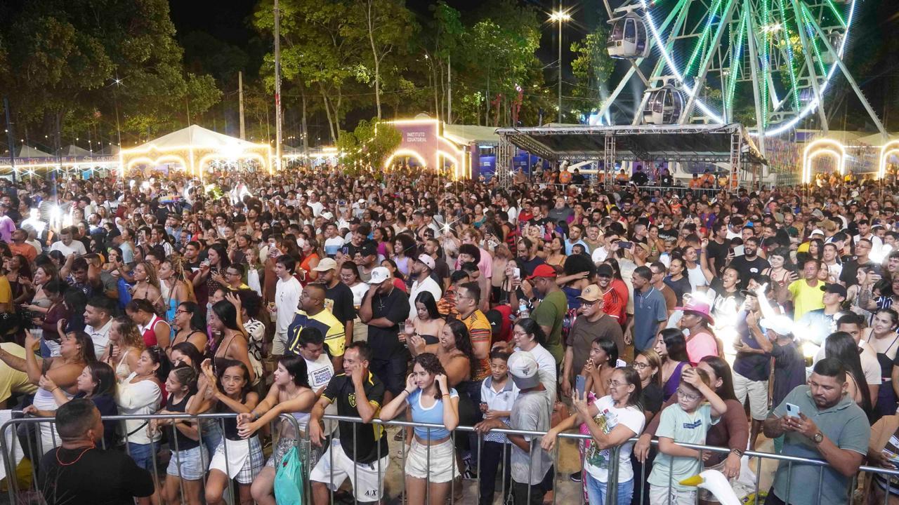 Mais de 120 mil pessoas passaram pela Vila do Círio Iluminado 2026, realizada na Praça Waldemar Henrique, em Belém, ao longo de oito dias de programação, de 5 a 12 de outubro