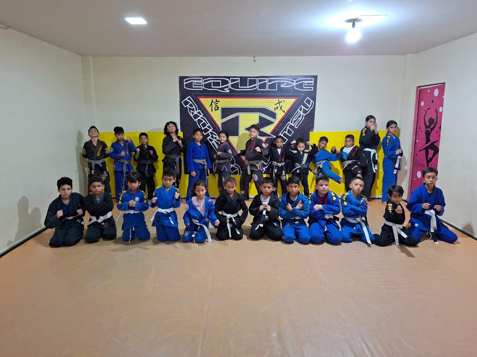 Jovens e crianças também praticam jiu-jitsu na Equipe Rickson (Divulgação / Equipe Rickson)