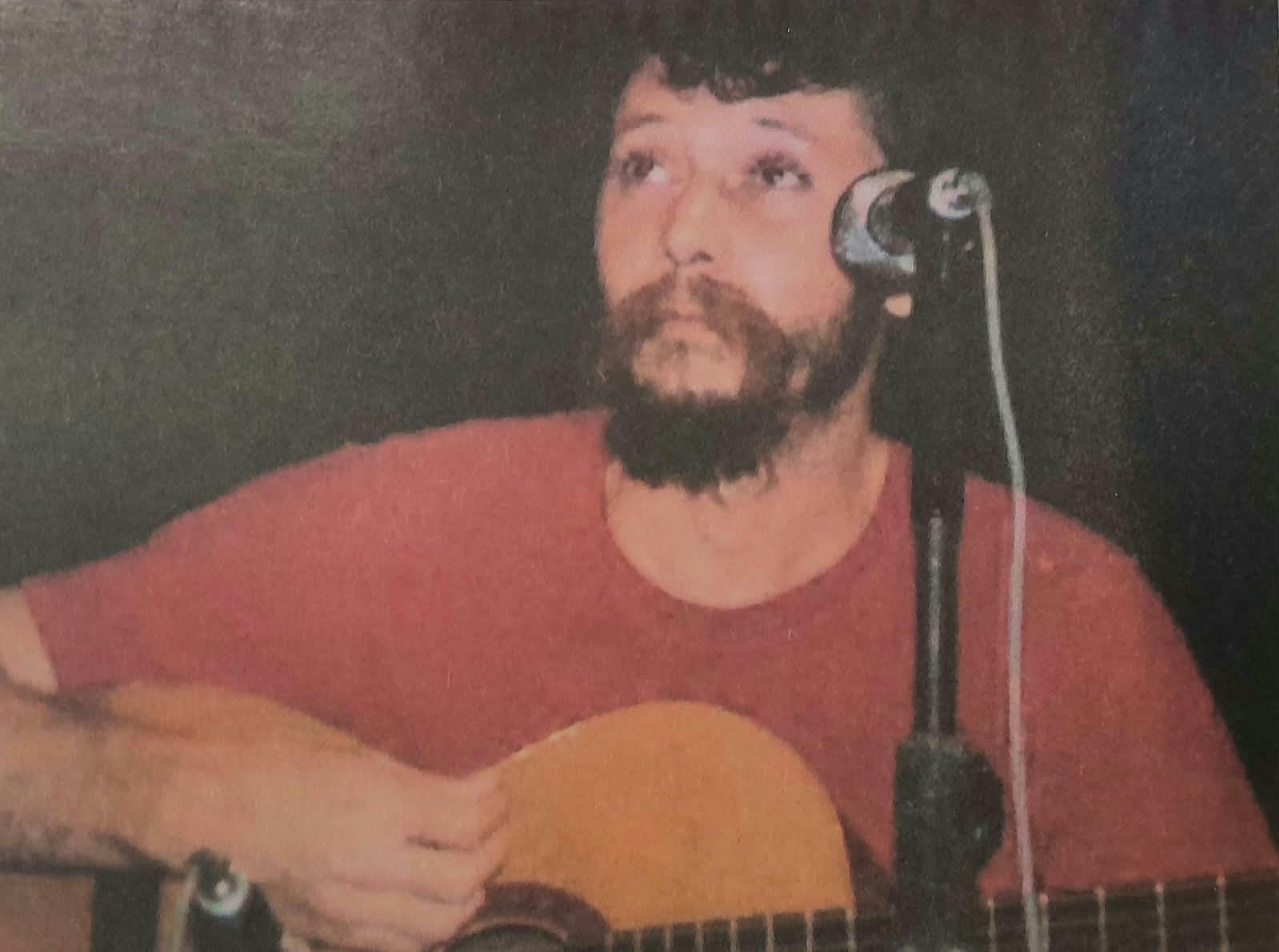 Cantor e compostior paraense Beka tem sua trajetória de vida e obra musical e poética contadas em livro