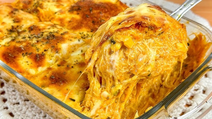 Frango desfiado com batatas em camadas