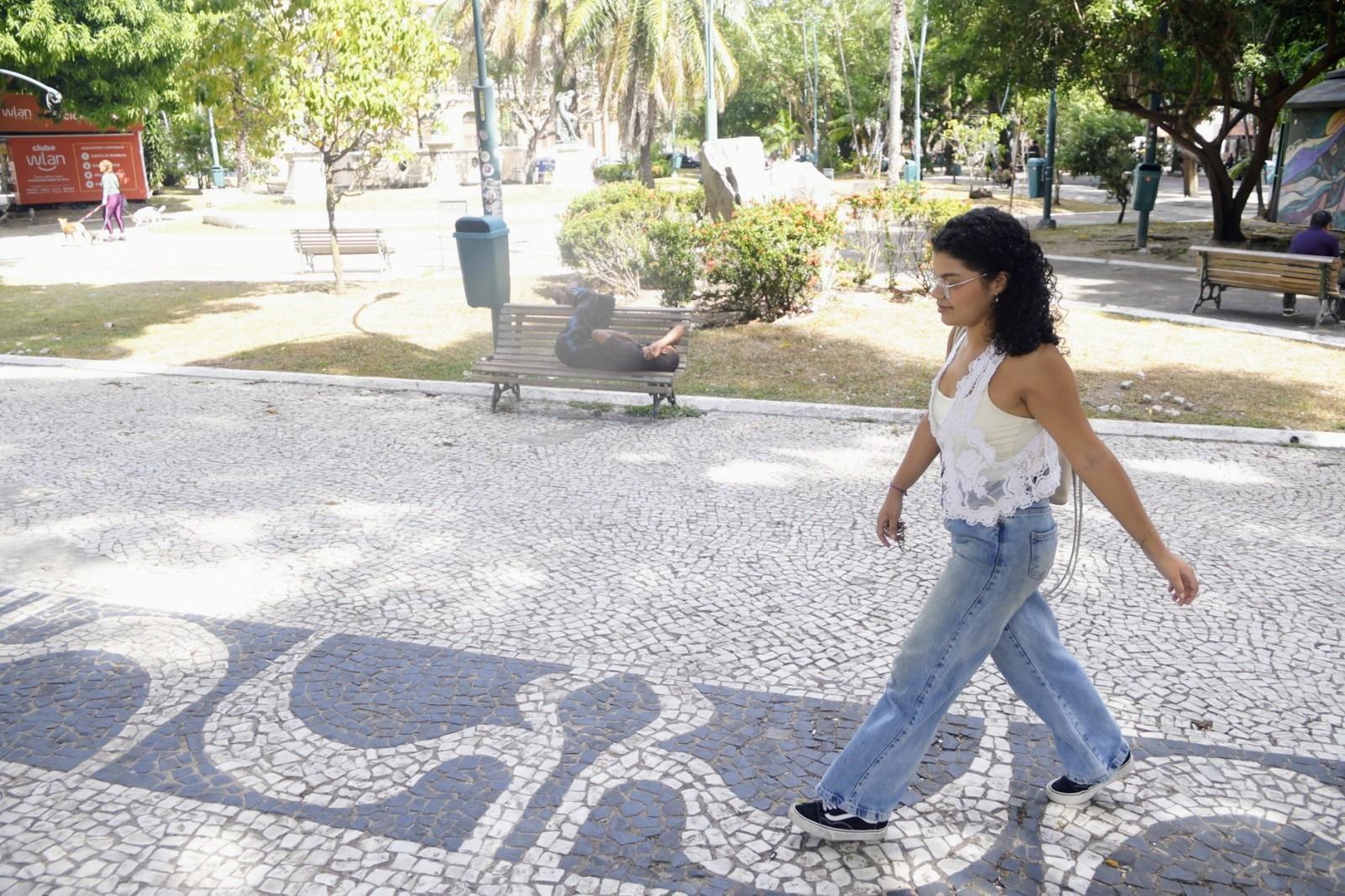 Laís Brito, Universitária, 22 anos