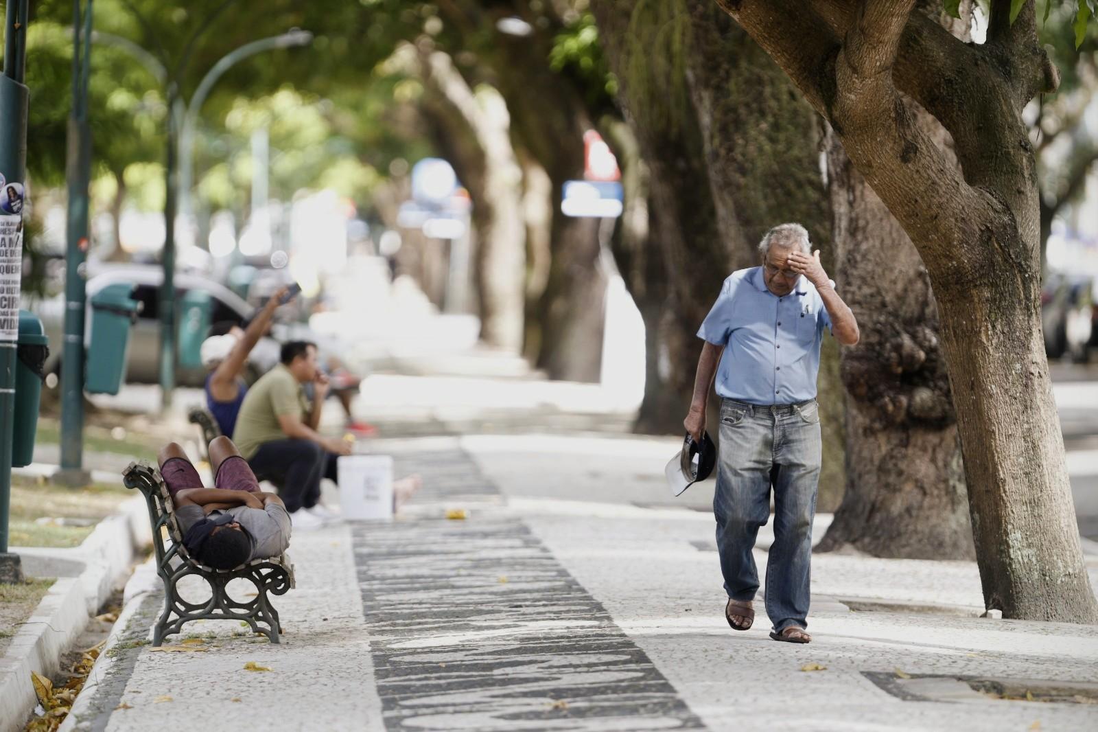 As praças fazem parte da rotina de quem vive em Belém. Além de serem locais de descanso, lazer e encontro entre moradores, elas ajudam a preservar a história da cidade, oferecem contato com a natureza e contribuem para o bem-estar da população.