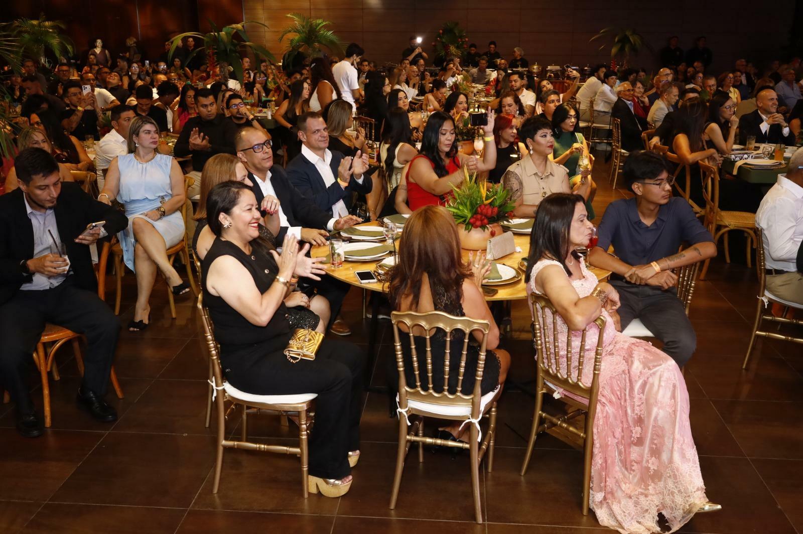 O evento reuniu mais de 700 pessoas, entre corretores, parceiros comerciais, familiares e convidados