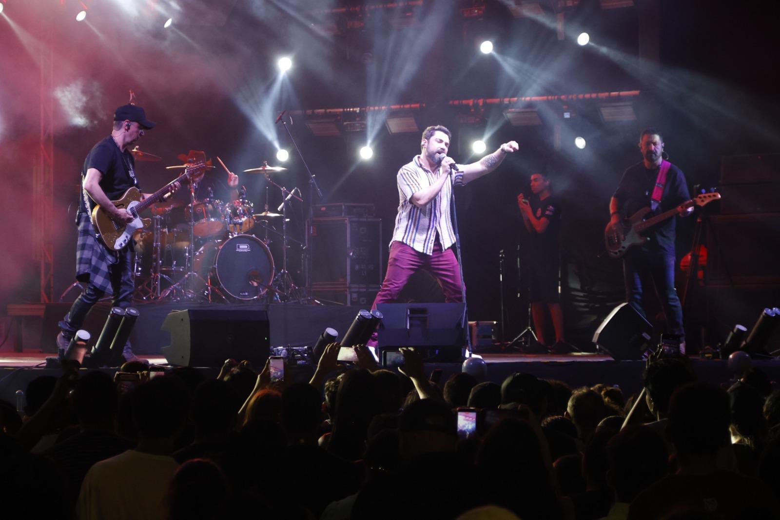 Rosa de Saron levantou o público nesta quarta-feira (21), no Círio Musical, na praça Santuário, em Belém.