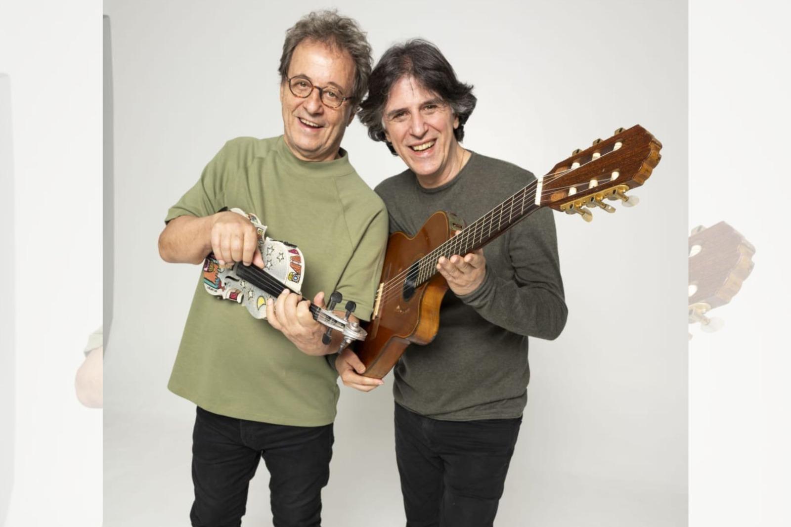 Kleiton & Kledir apresentam espetáculo acústico em formato de voz, violão e histórias de carreira