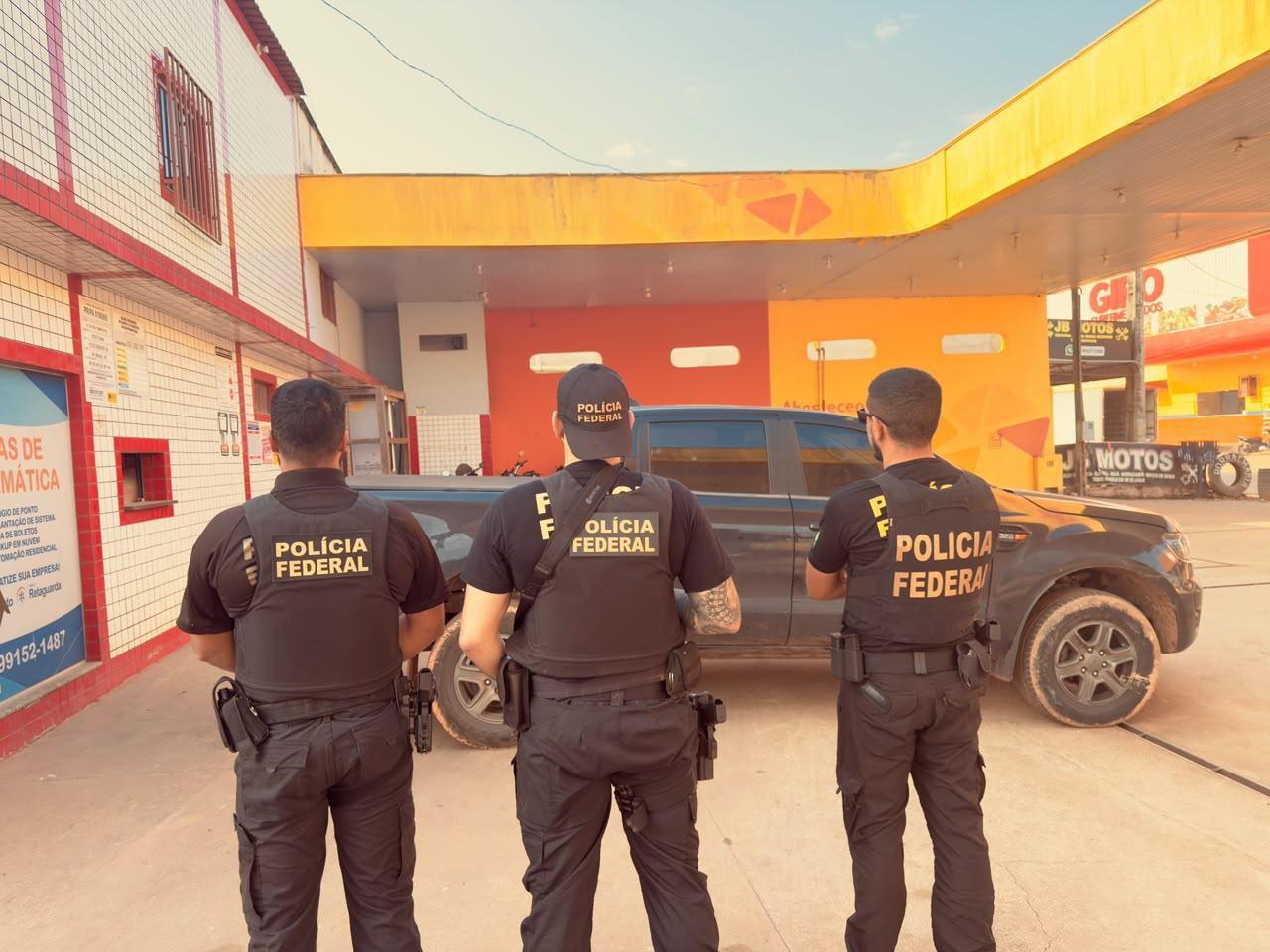 PF apreende helicóptero em operação contra comércio ilegal de ouro no Pará.