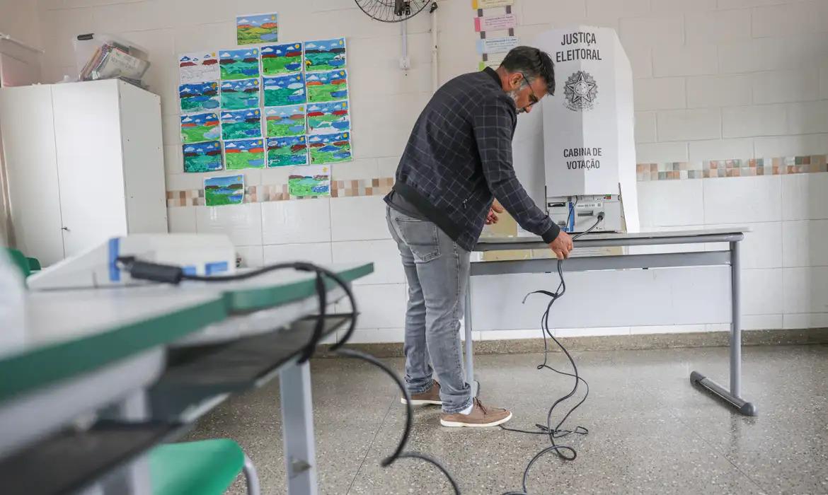 O segundo turno das Eleições Gerais de 2026 ocorre neste domingo (25)