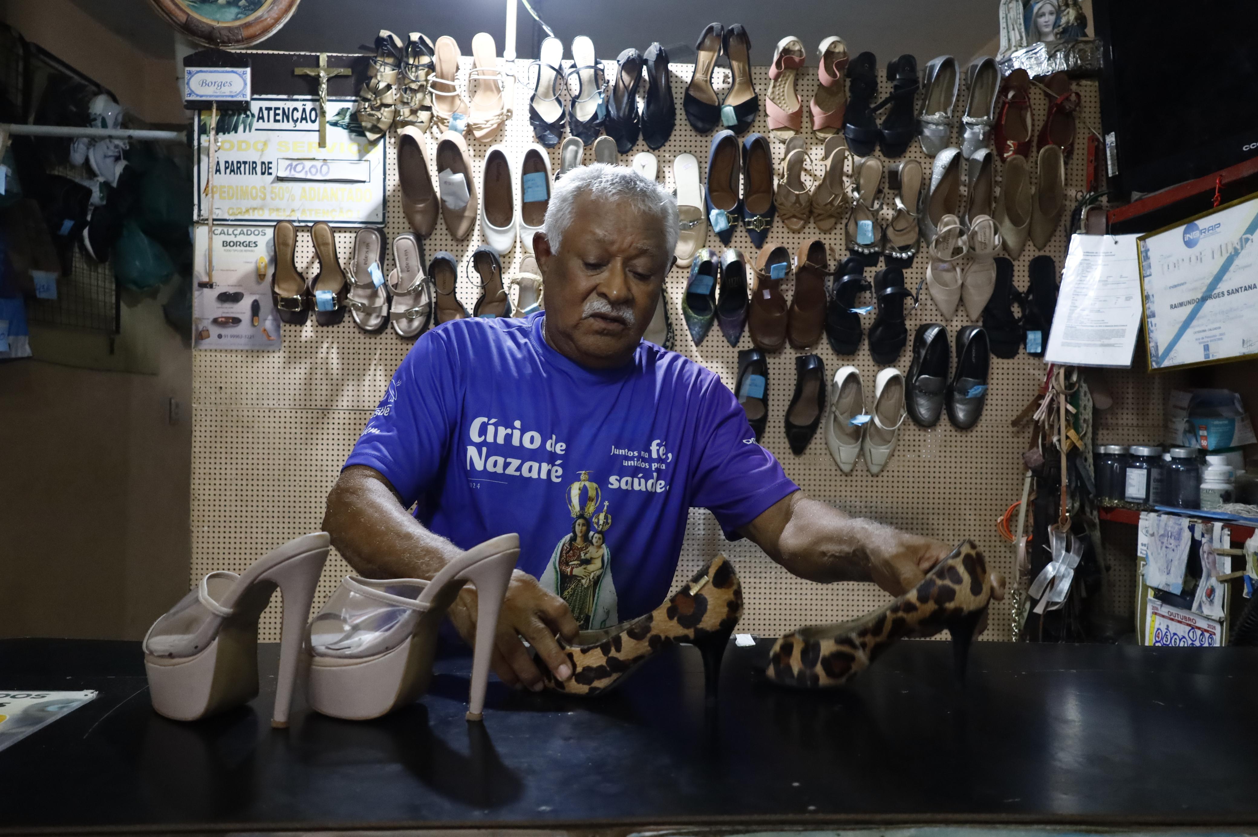 Raimundo Borges Santana, 77, sapateiro há mais de cinco décadas