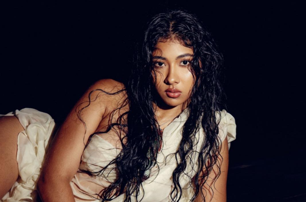 Todo o suingue e sensualidade de Zaynara na apresentação da artista em Portugal