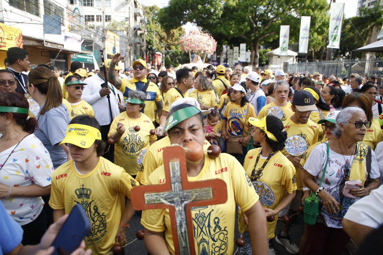 Devotos agradecem pela vida na Romaria da Acessibilidade.