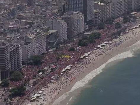 Apoiadores de Lula já ocupam a orla de Copacabana em último ato no Rio