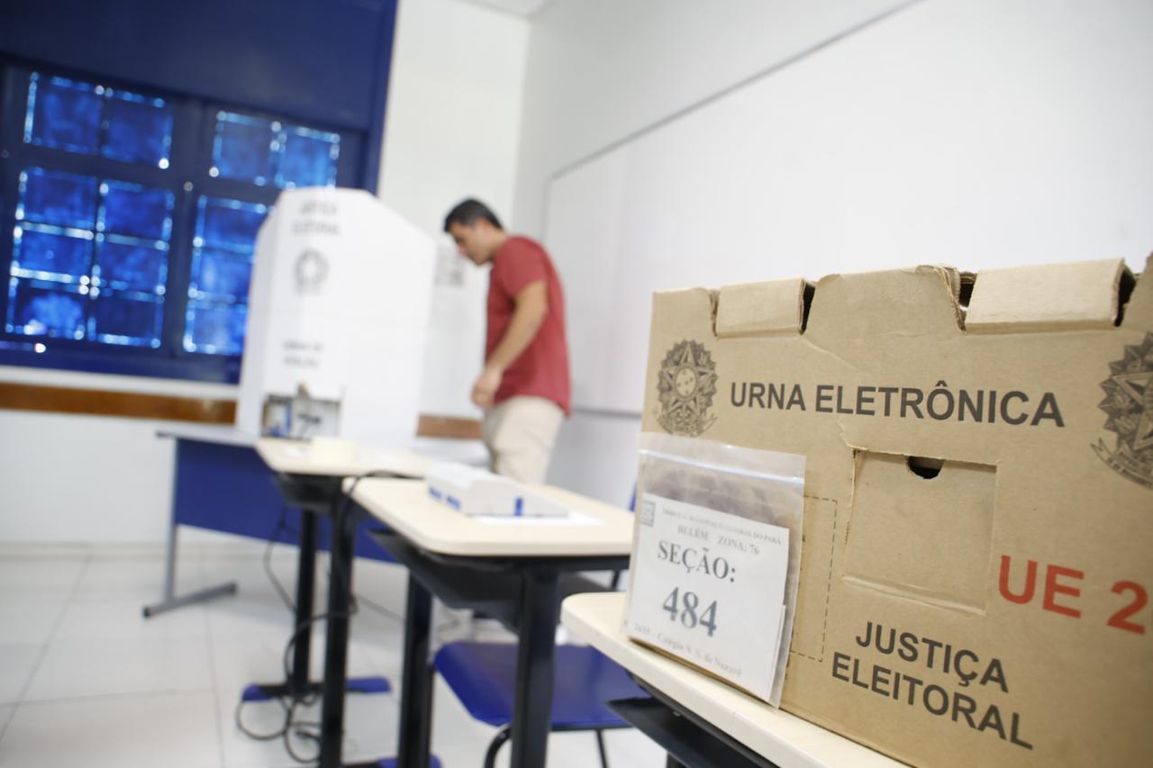 Urnas são montadas em Belém para o segundo turno das eleições presidenciais.