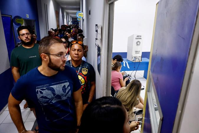 Regra eleitoral assegura ao trabalhador o direito de se ausentar do serviço para votar sem prejuízo do salário