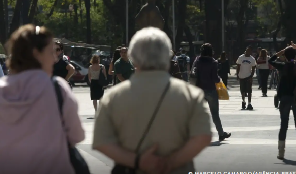 or lei, os locais de votação devem garantir acessibilidade às pessoas com deficiência ou com mobilidade reduzida