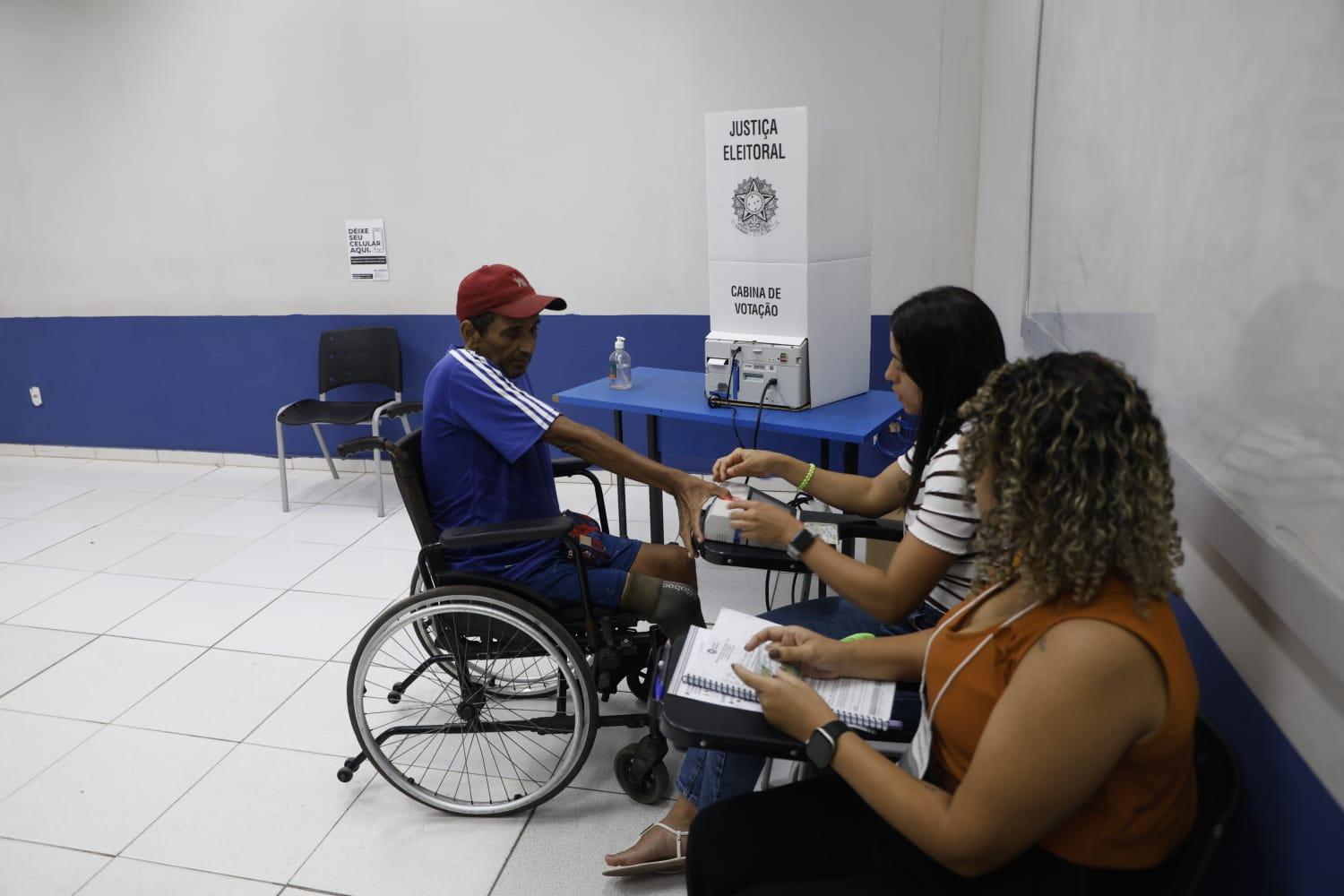 Pessoas com deficiência afirmam que houve melhoria na organização da Faculdade Cosmopolita para o 2º turno