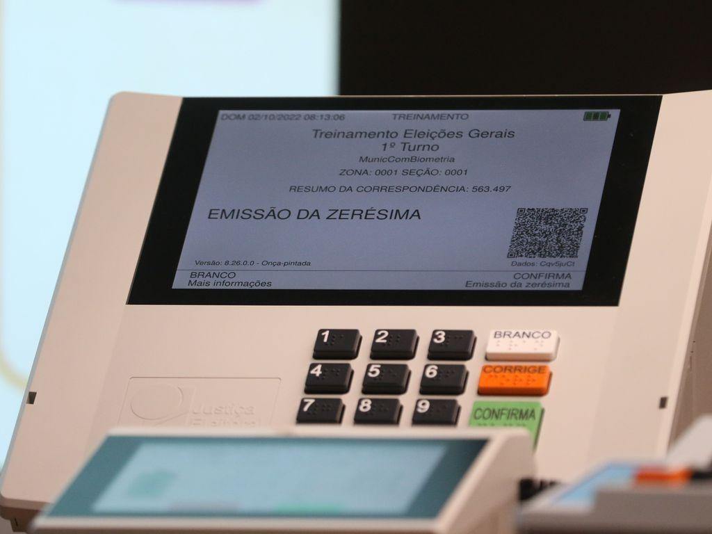 Eleitores enfrentam problemas no deslocamento para locais de votação em estados do Brasil