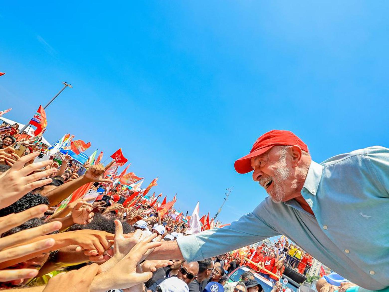Lula é reeleito presidente do Brasil com 50,05% dos votos