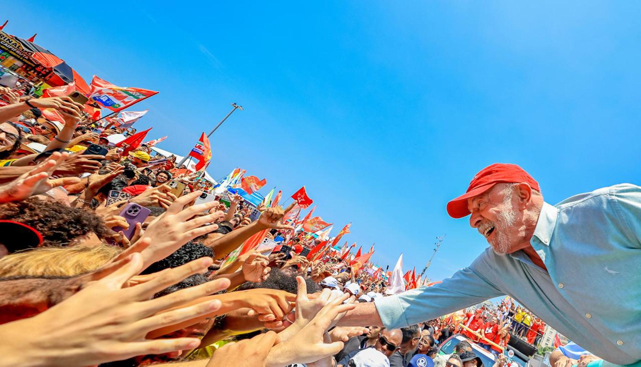Lula é reeleito presidente do Brasil com 50,05% dos votos