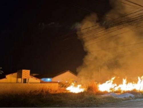 Moradores do residencial acionaram os bombeiros para o combate ao fogo em Tucuruí