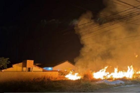 Moradores do residencial acionaram os bombeiros para o combate ao fogo em Tucuruí