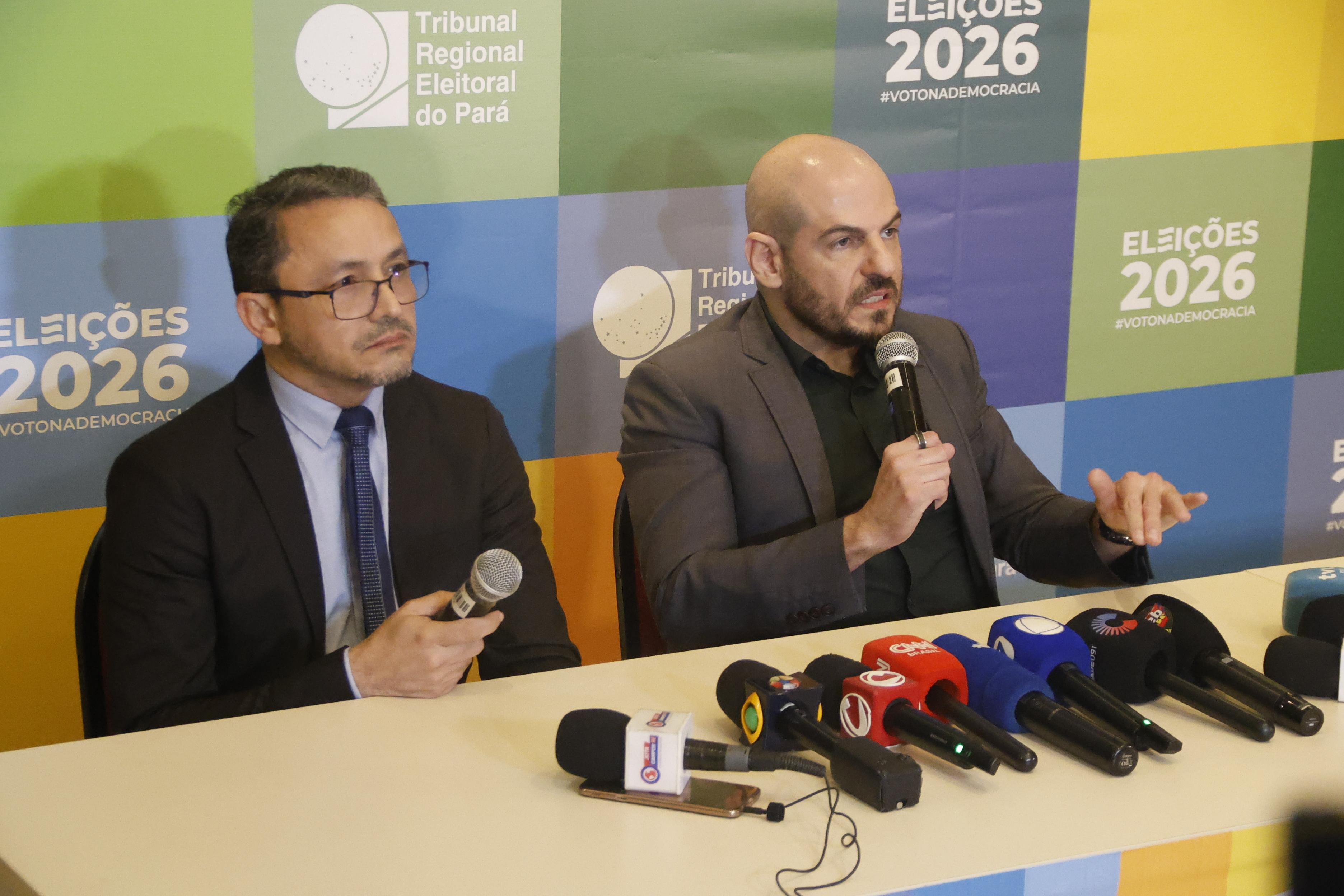 Edivaldo Gaspar, secretário de Tecnologia da Informação do TRE Pará e Bruno Giorgi, diretor-geral do TRE, deram depoimento à imprensa