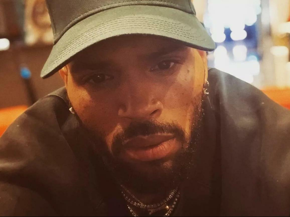 Chris Brown recebe sentença na Justiça britânica por caso de tumulto em boate