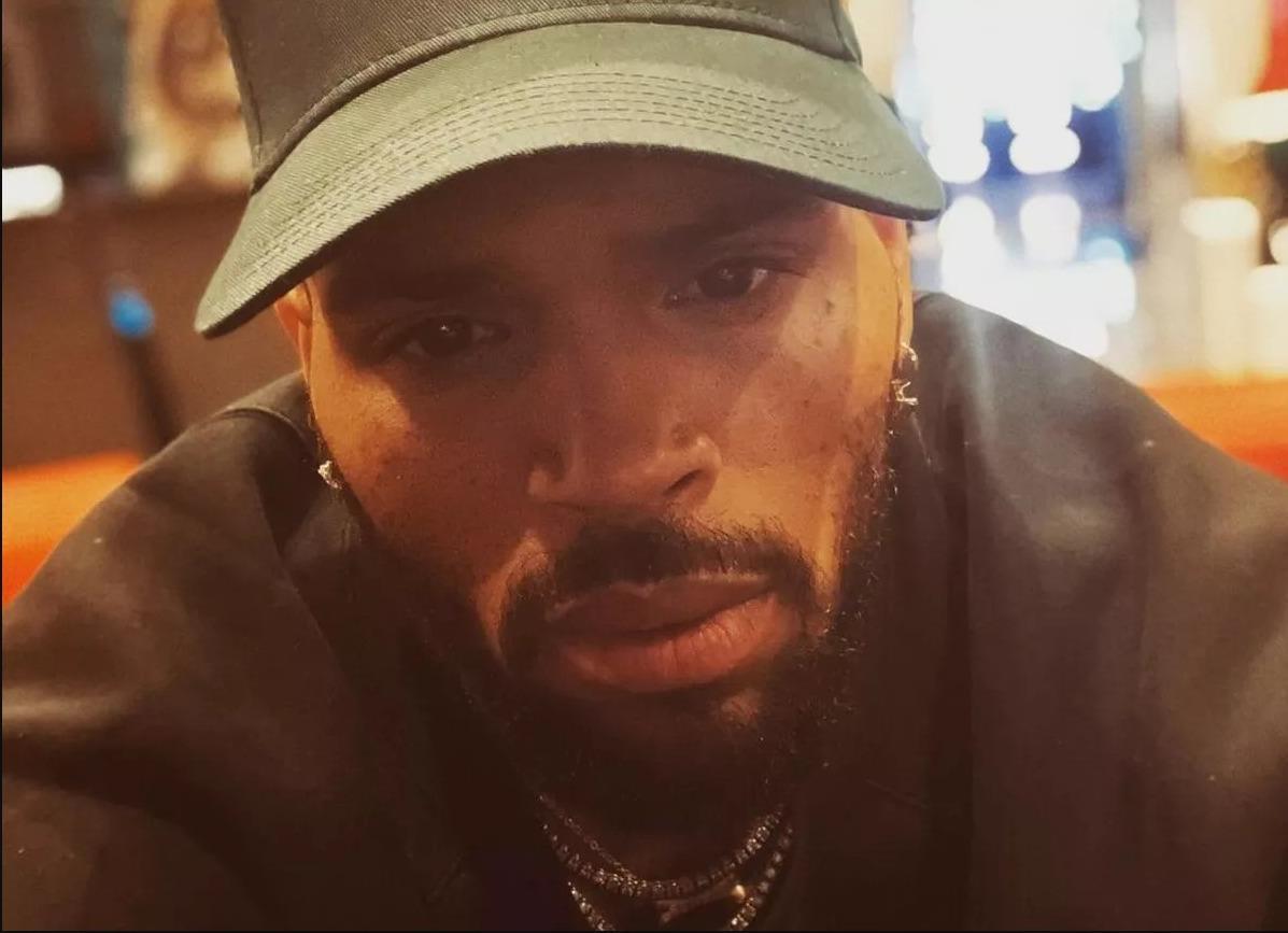 Chris Brown recebe sentença na Justiça britânica por caso de tumulto em boate