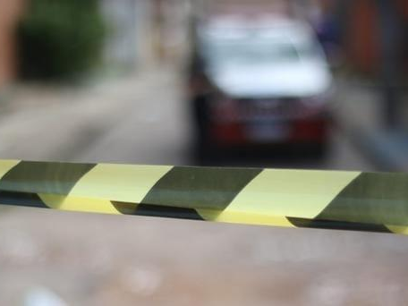 A Polícia Civil informa que um suspeito foi apresentado à Delegacia de São Caetano de Odivelas, onde foi autuado em flagrante por homicídio qualificado
