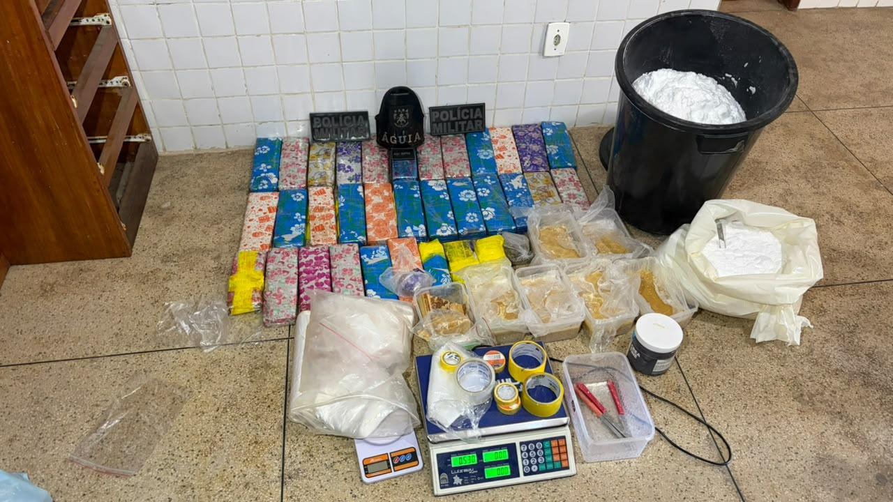 Polícia apreende drogas e prende dois suspeitos em São Miguel do Guamá.