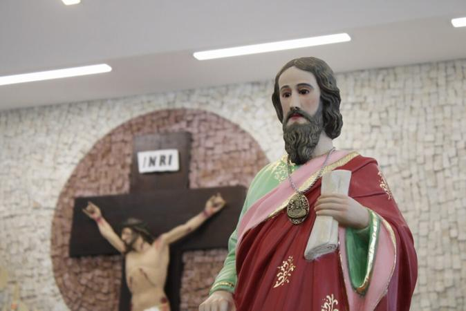 A imagem mostra São Judas Tadeu, o Santo das causas impossíveis